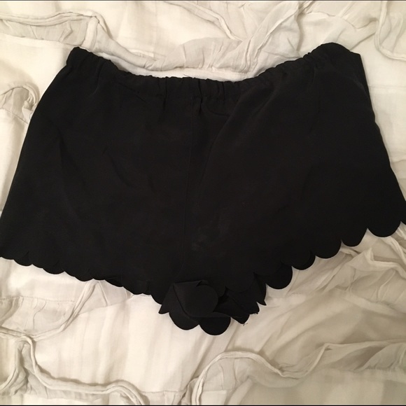 Scalloped Black Shorts - Picture 2 of 2