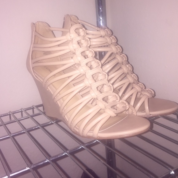 🎉closet cleanout❤️ Brand new express heels