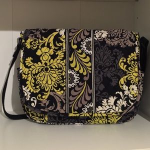 gently used vera Bradley messenger bag