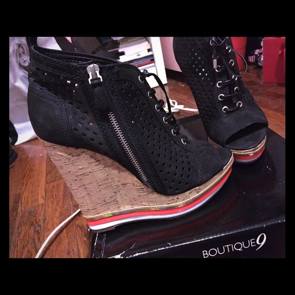 Boutique 9 Wedges: size 8