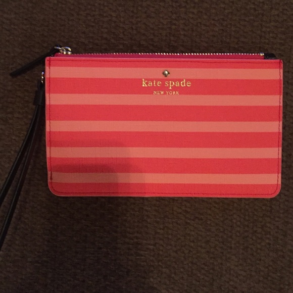 kate spade Handbags - Kate Spade wristlet - NEW!