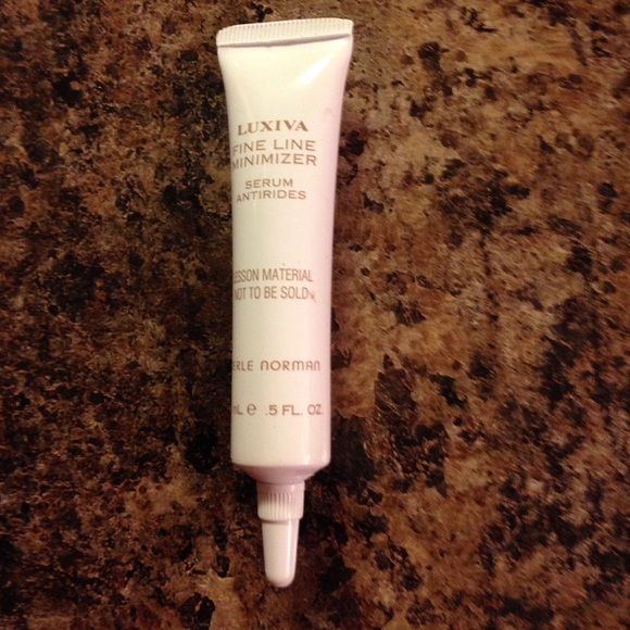 Merle Norman fine line minimizer.