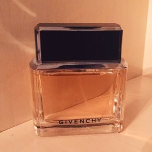 Givenchy Dahlia Noir Perfume