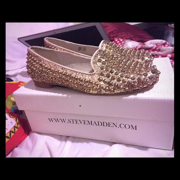 Steve Madden Metallic stud gold flats. Size 7.5