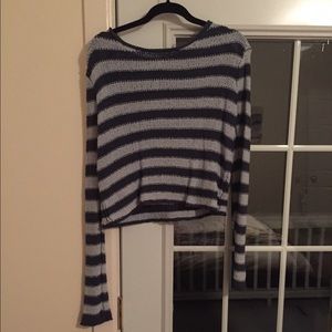 Semi cropped sweater