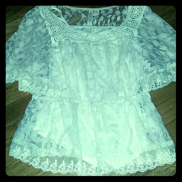 aoiva Tops - Cream lacey short sleeve top