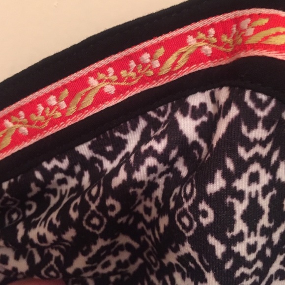 NWOT Small Tribal Print Crop Top - Picture 3 of 4