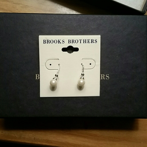 Brooks Brothers pearl earrings
