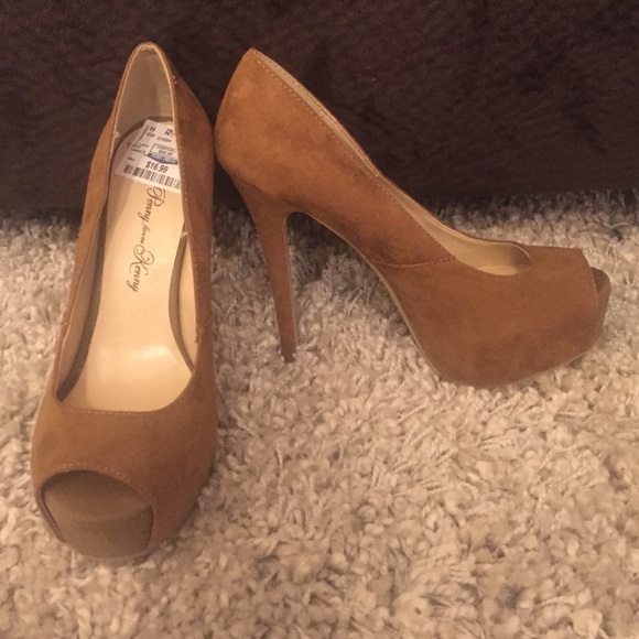 🎉FINAL PRICE DROP!! 🎉NWOB-Camel platform heels