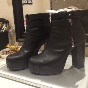 Size 8.5 HM ankle boots