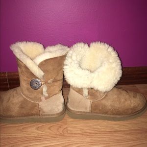 Women's short, tan, "Bailey button" UGG boots