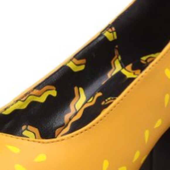 🍔 SALE CYCLOPS CHEESEBURGER PUMPS! BNWT - Picture 2 of 2