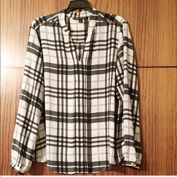 ⚫️CUTE PLAID TOP ⚫️ - Picture 2 of 3