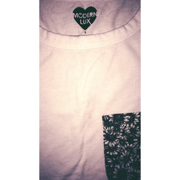 pocket tee🌼 - Picture 3 of 3