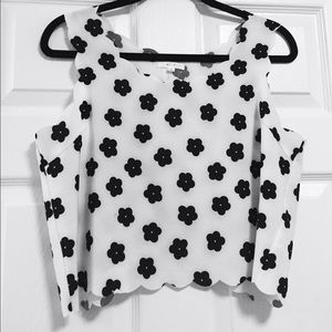 Black and white flower top