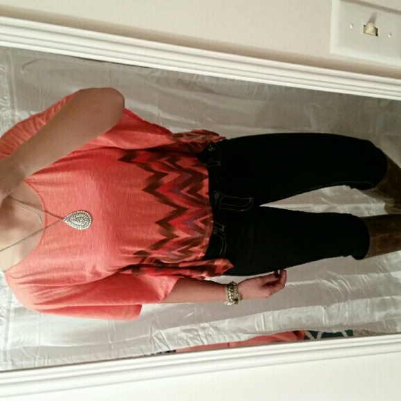 Very cute flowy top!