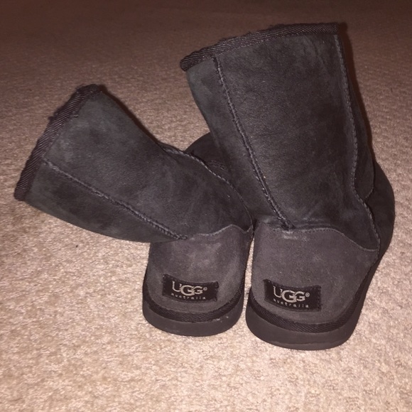 Black uggs real