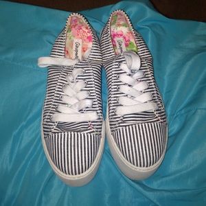 Aeropostale striped platform sneakers. White/navy