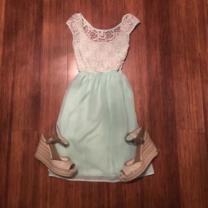 Cap sleeve lace dress