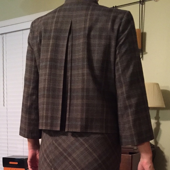 Tape measure skirt suit