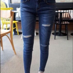NW!!! Ripped skinny jeans