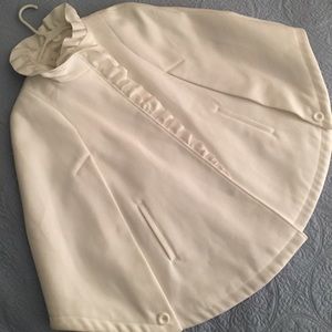 Larry Levine ivory ruffle front cape NWT