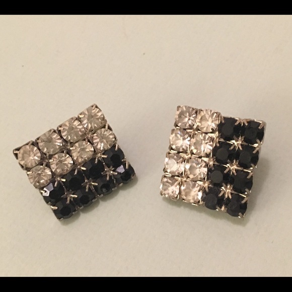 *GLITZY* rhinestone earing