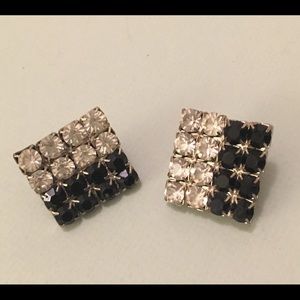 *GLITZY* rhinestone earing