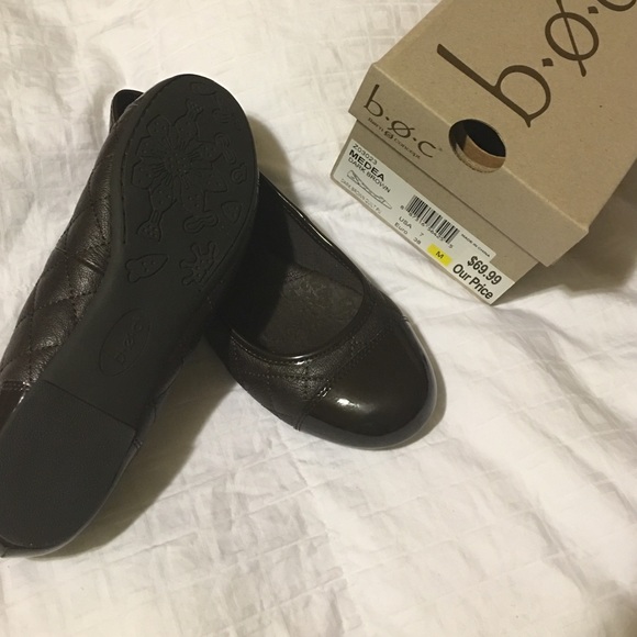 b.o.c brown flats size 7- brand new, never worn