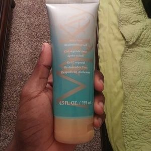 Replenishing gel