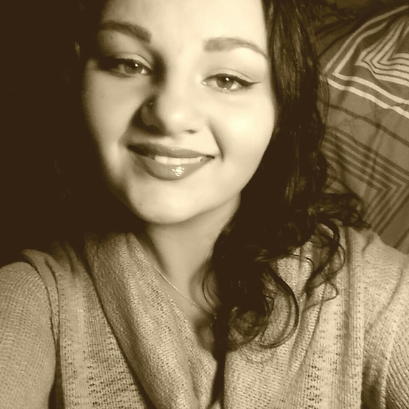 Meet your Posher, Sarah - Picture 1 of 1