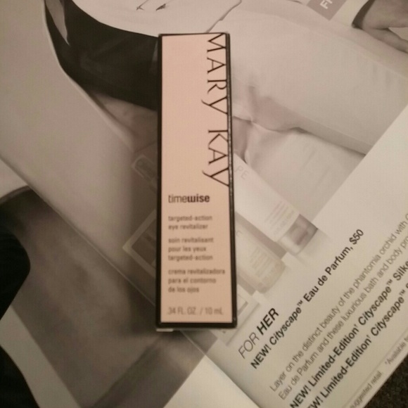 Targeted action eye revitalizer