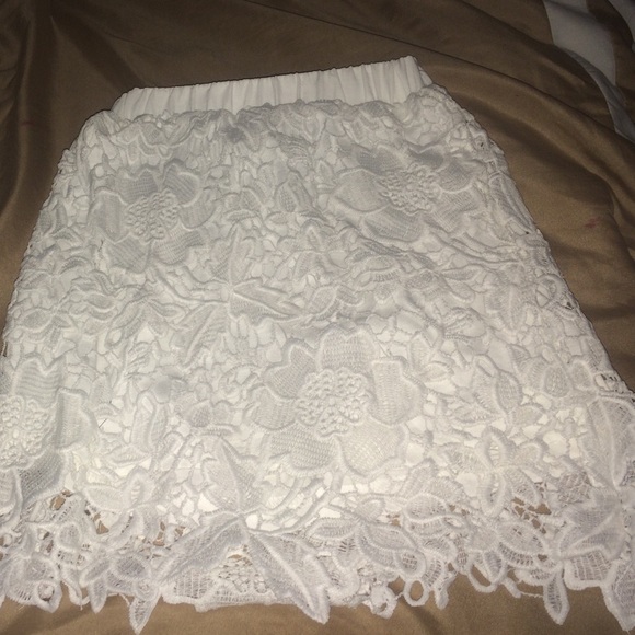 A white flower skirt