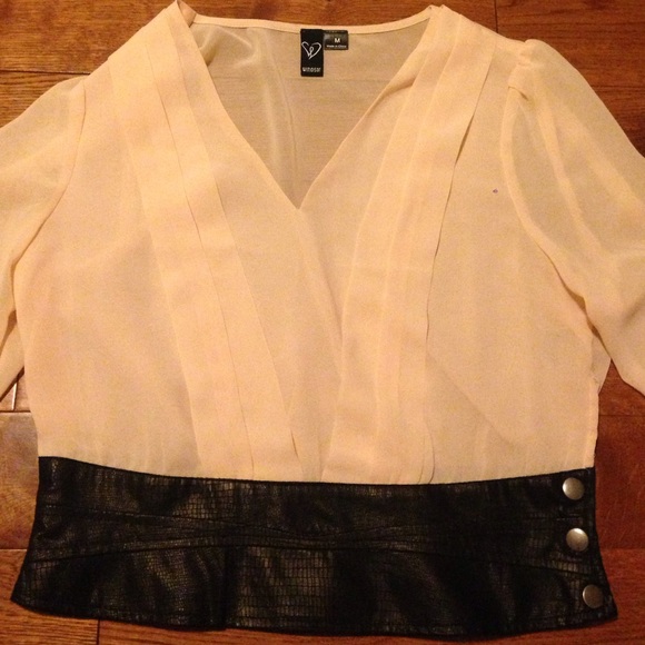 Crop top! - Picture 2 of 4