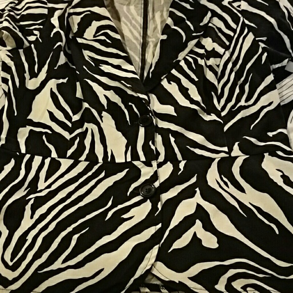 Courtenay Zebra Collared Shirt - Picture 3 of 4