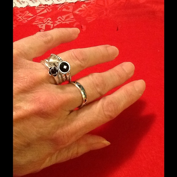 5 piece CHIC STACKABLE RING SET   NWOT - Picture 3 of 4