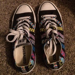 Black converse with stripes