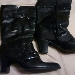 Great black boots, no damage