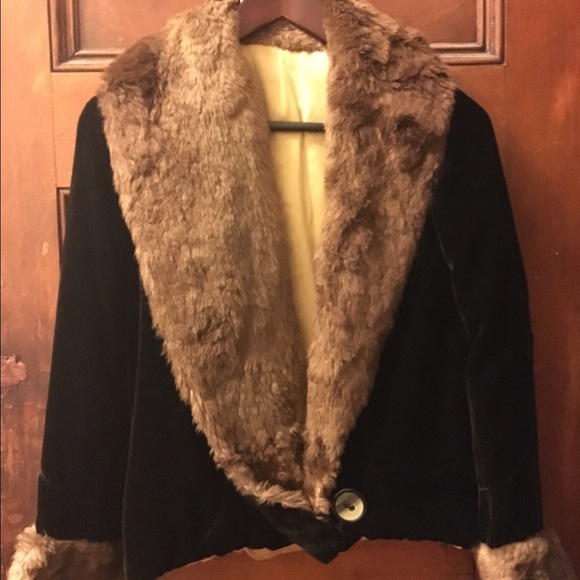Vintage black velvet & fur trim jacket size 8