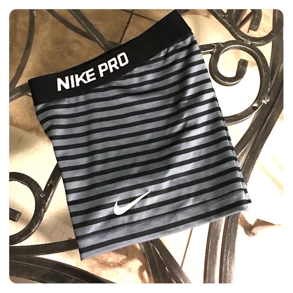 🚫Traded🚫Stripe Nike Pro shorts NEW