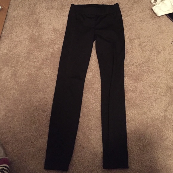 Plain black leggings