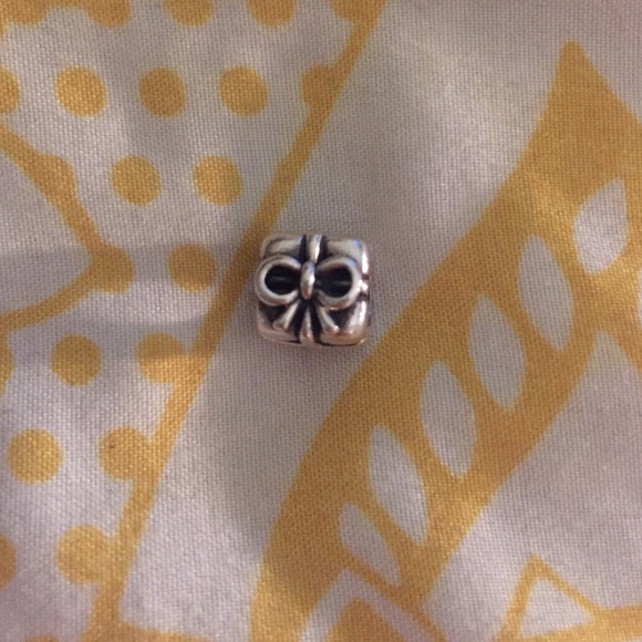 PANDORA present charm