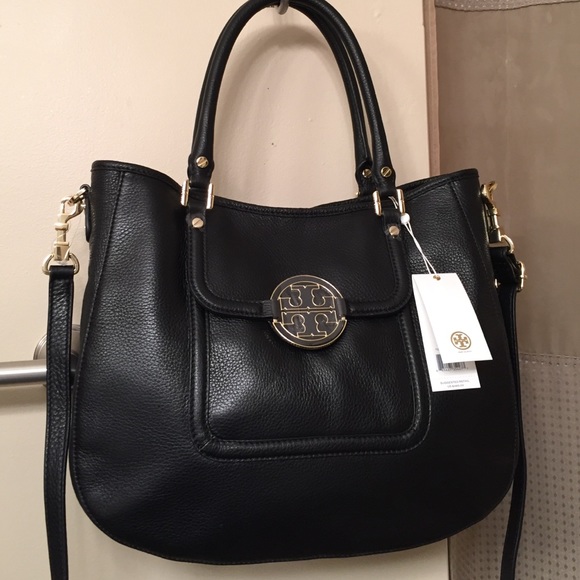 Tory Burch Handbags - 🆕Tory Burch "Amanda" Hobo bag in leather. NWT