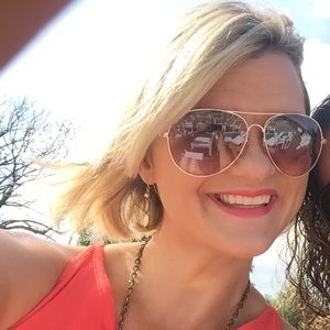 Meet your Posher, Courtney