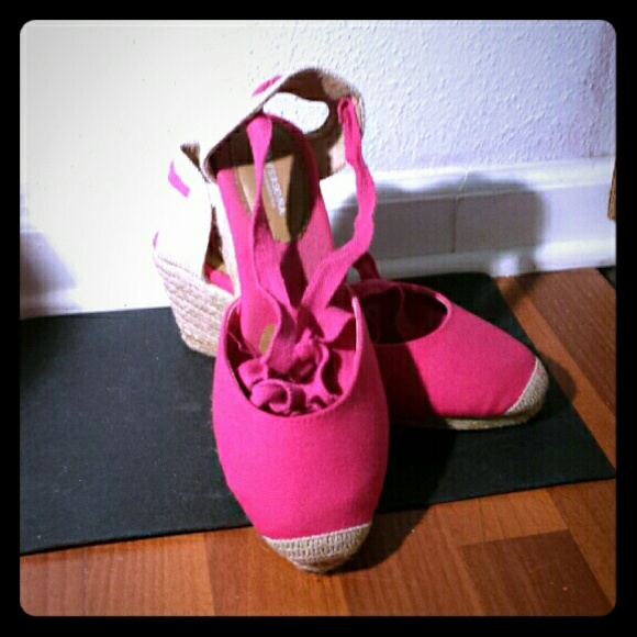 Versona Hot Pink lace up wedges