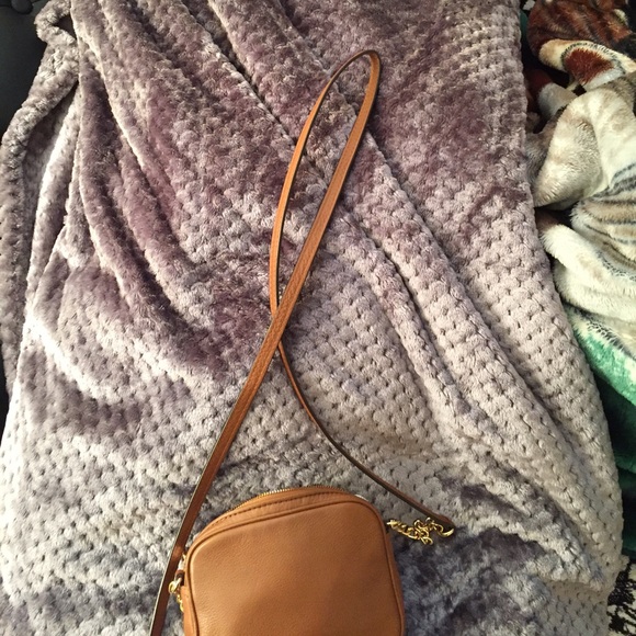 Cute Michael Kors cross body.