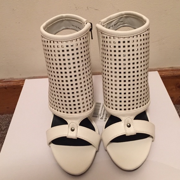 Shoes - Picture 2 of 4