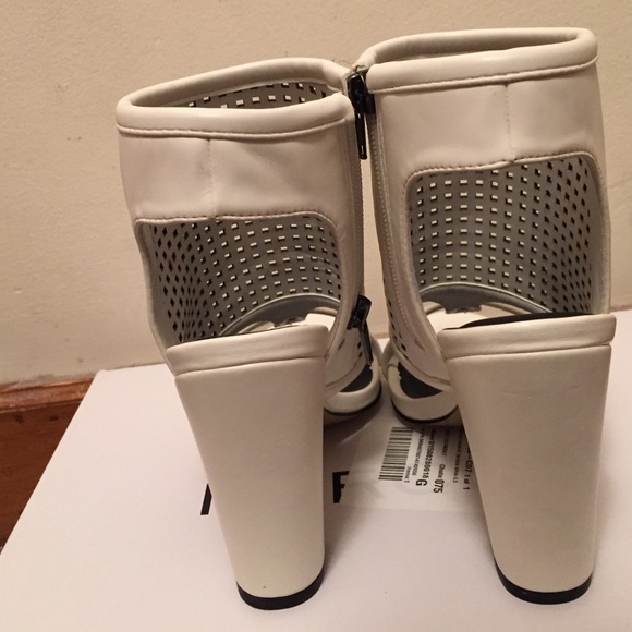 Shoes - Picture 4 of 4