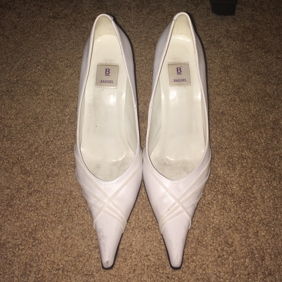 Pointed Toe Heels - Picture 2 of 4