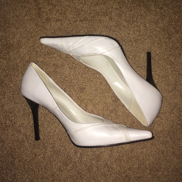 Pointed Toe Heels - Picture 3 of 4
